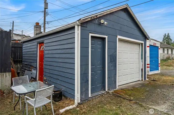 Extra room in the garage