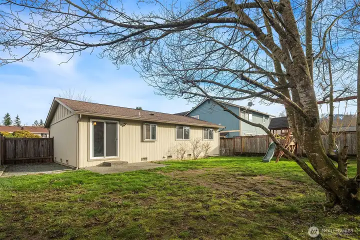 large bright enced yard