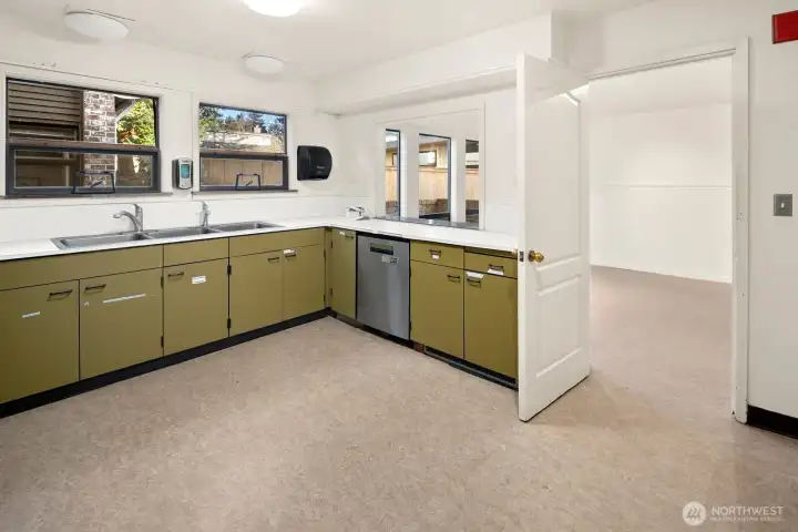 Great prep area with two faucets at three sinks. Plenty of storage space