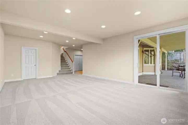 Even without the staging this room is impressive