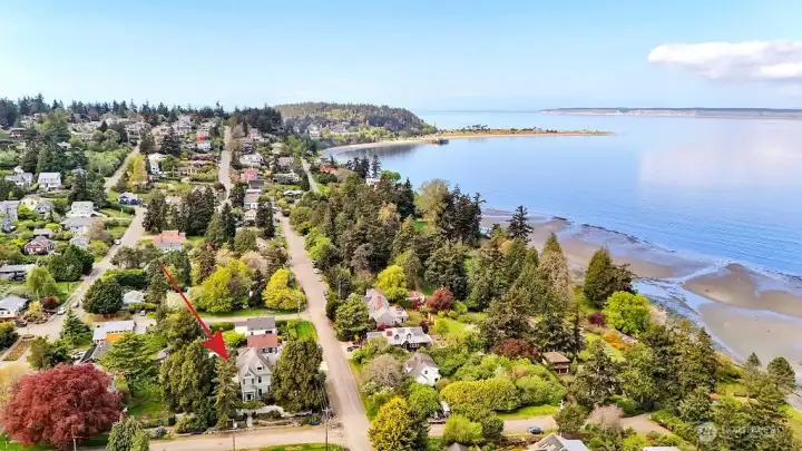 Aerial view showing proximity to water and Chetzemoka Park..