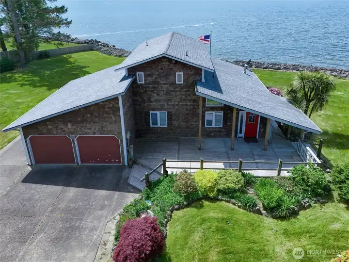 WATER VIEWS ALL 'ROUND