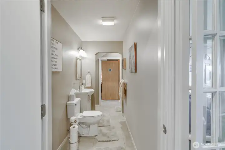 PASS-THRU BATH MAIN FLOOR