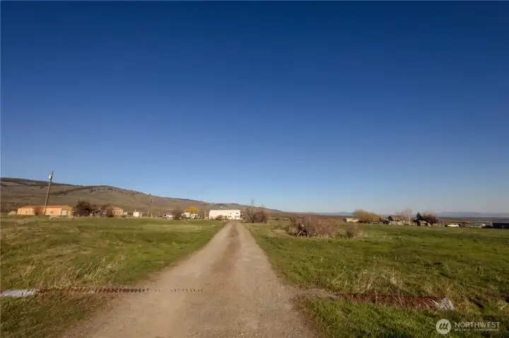 Welcoming gravel drive with plenty of space and seclusion.