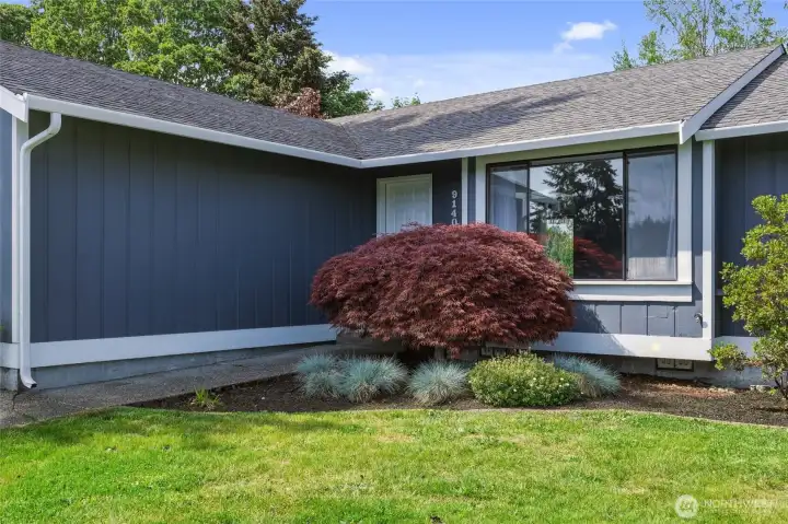 Beautifully maintained, tastefully updated!