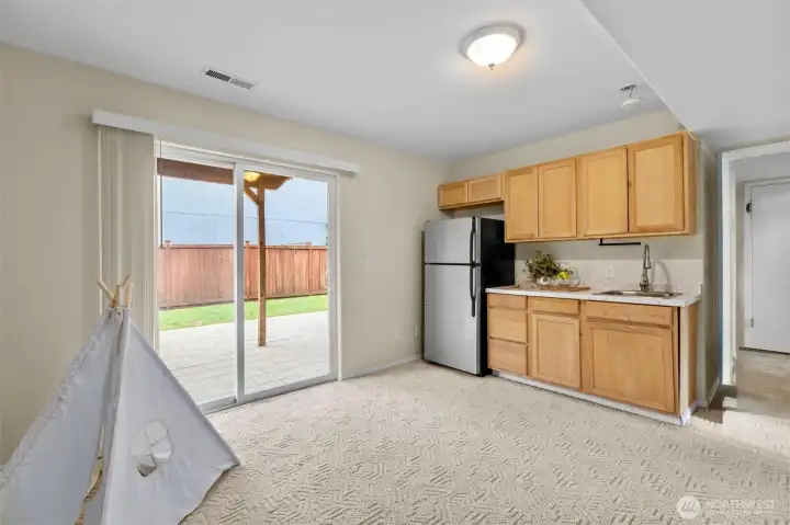 Sink & kitchen, perfect option to make space into a rental income