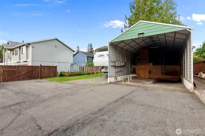 20x40ft shop, plus RV bay