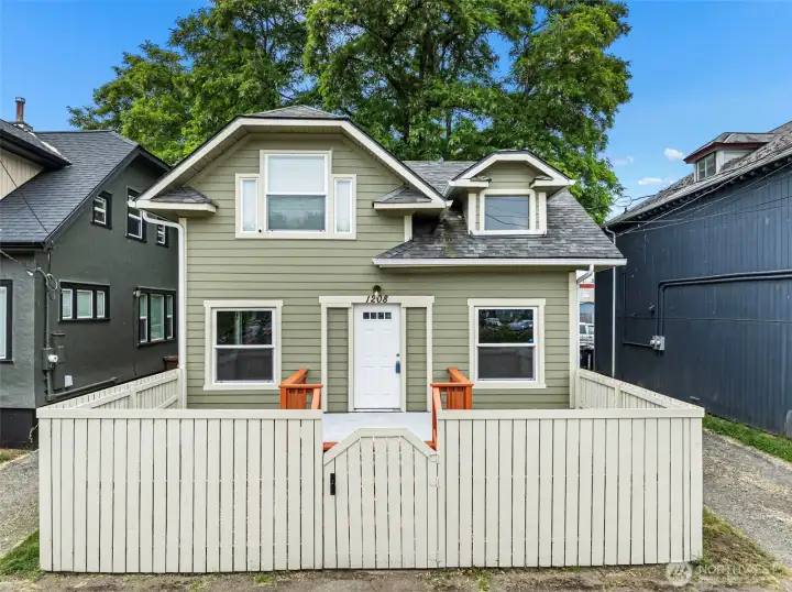Welcome to 1208 S 14th St. Welcome to 1208 S 14th St.