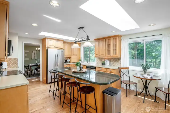 Eat-in , nook space, natural light from double skylights