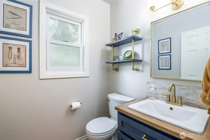 .5 bath on main off laundry has been updated