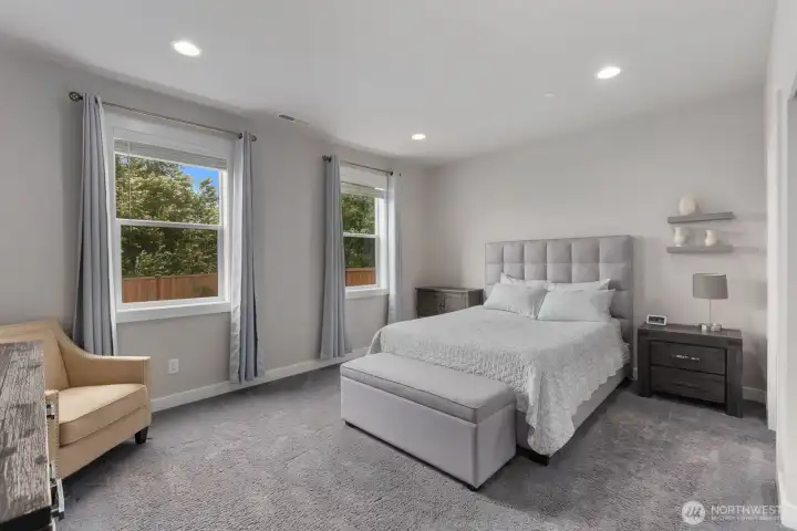 Downstairs bedroom w/en-suite