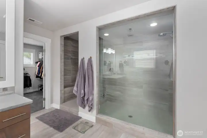 Primary bathroom w/dual vanities