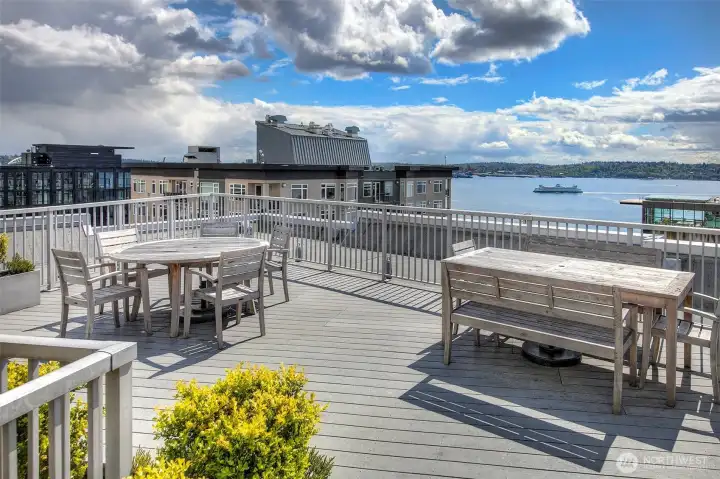Dining Al Fresco with a sunset view is the perfect end to a lovely Seattle day. Dining Al Fresco with a sunset view is the perfect end to a lovely Seattle day.