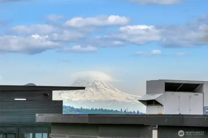 Enjoy the views of downtown and Mt. Rainier on a clear day. Enjoy the views of downtown and Mt. Rainier on a clear day.