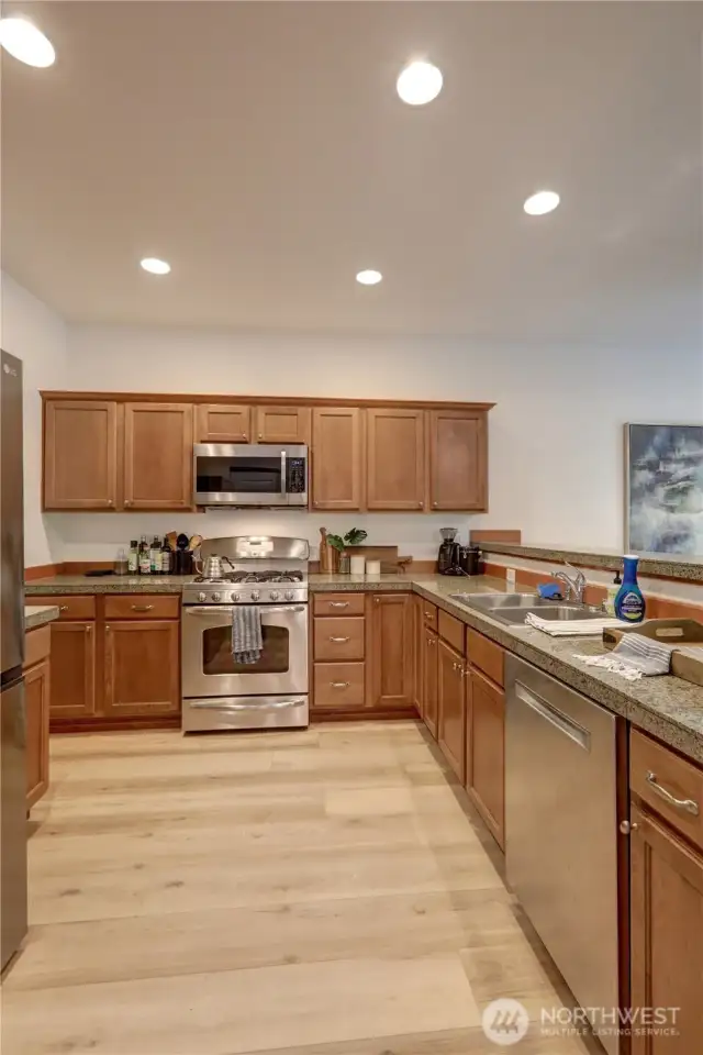 Kitchen w/gas cooktop