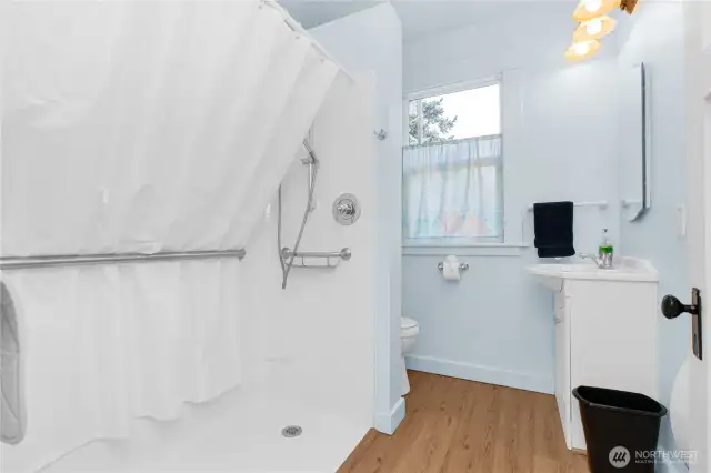 Large Main Bathroom