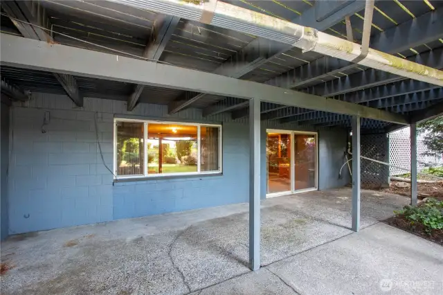 This home has so many spaces that gives you options to sit and play depending on what you feel like doing.