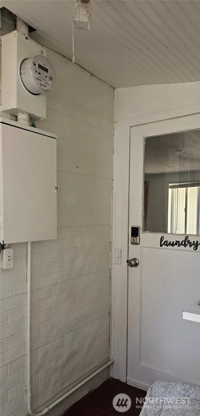enclosed back porch shared common room to laundry facilities