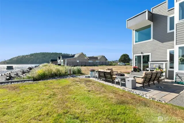Low-Maintenance Waterfront Living! ?Enjoy the ease of townhome living with the luxury of a private waterfront setting.