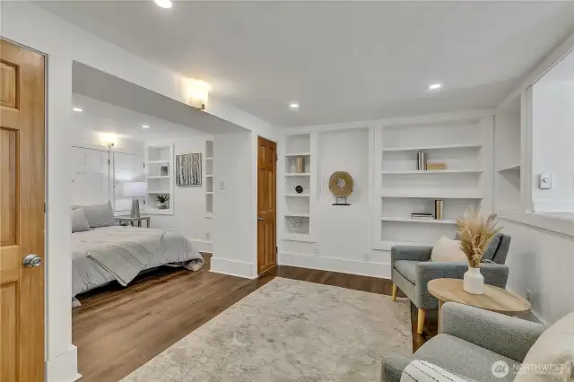 Built in shelves in 5th bedroom