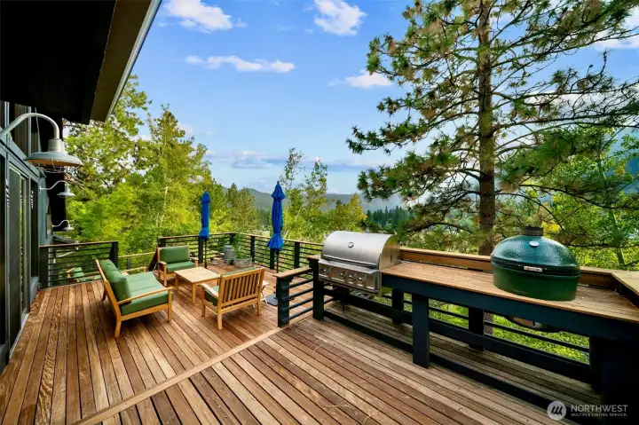 Out door living off Kitchen with built -in BBQ's