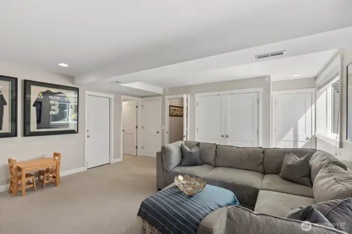 Check out the large closet behind the couch...