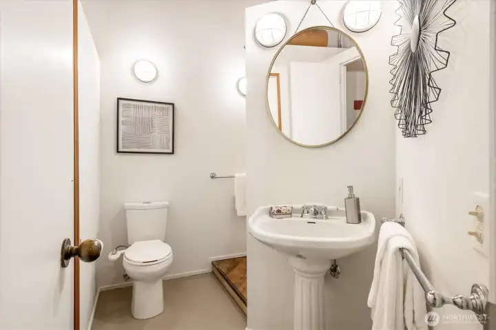 Large full bathroom with plenty of storage!