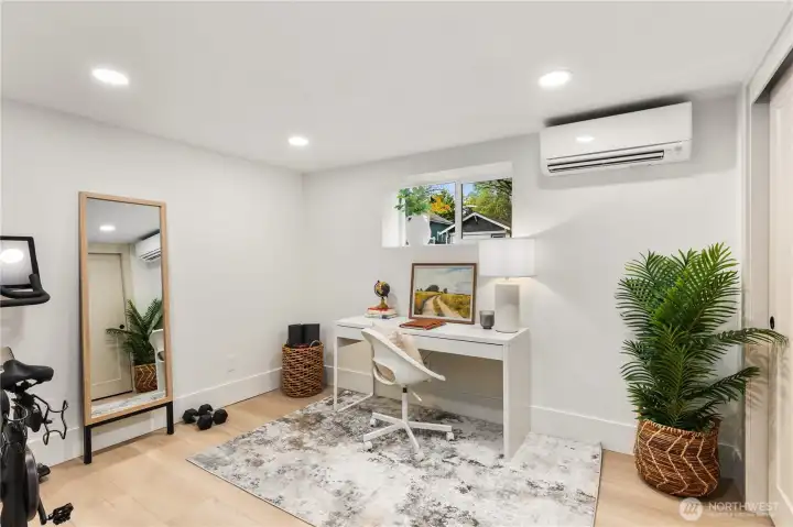 Lower bed/flex space