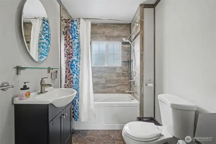 Main bathroom with nice soaker tub, high overflow drain!