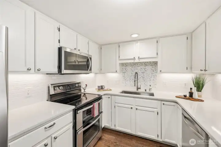 Stylish finishes with subway tile backsplash & engineered hardwood floors