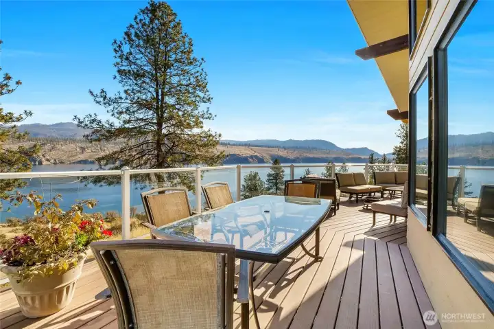 Outdoor dining anyone?