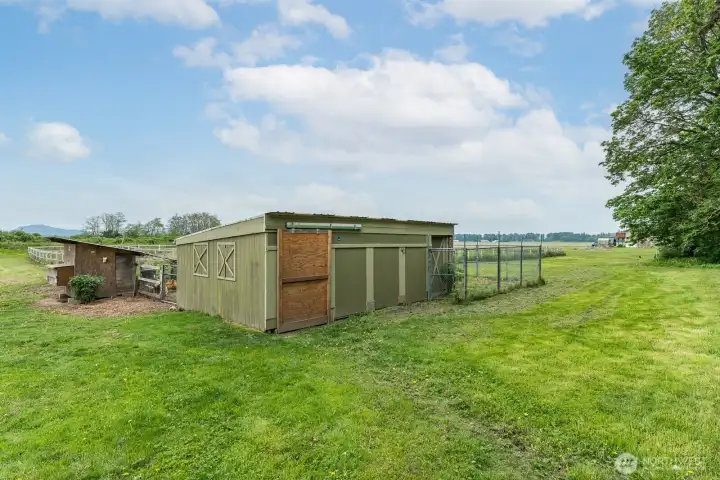 Barn, chicken coop and a great fenced in area for ?...
