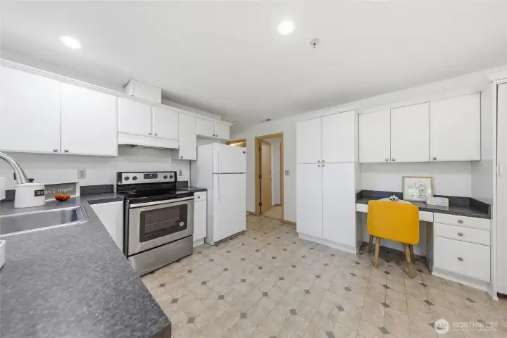 Full kitchen on lower level.