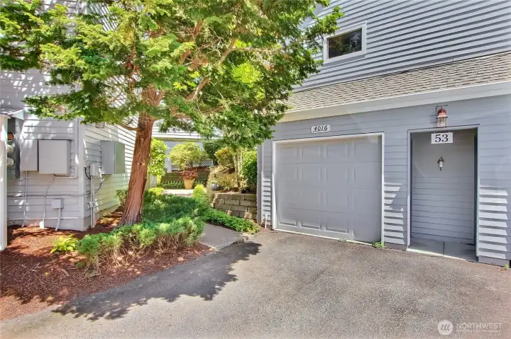Excellent corner unit with popular layout.