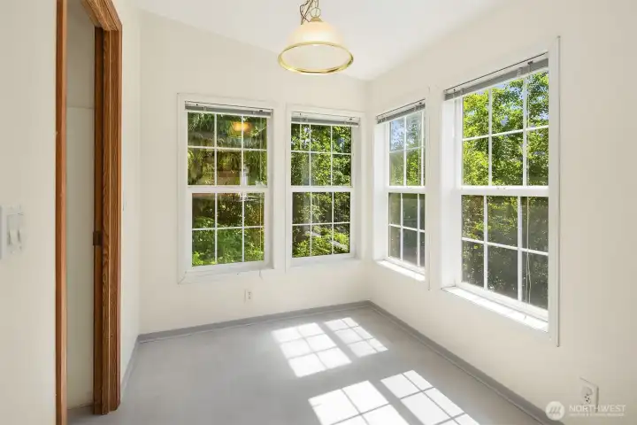 Eat-in breakfast nook