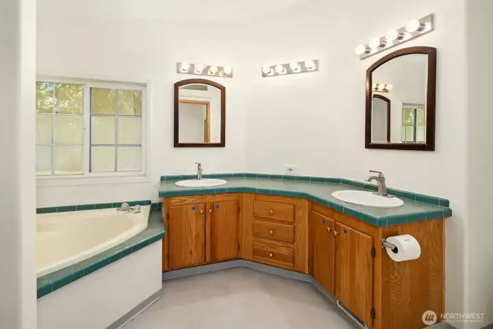 Primary en-suite