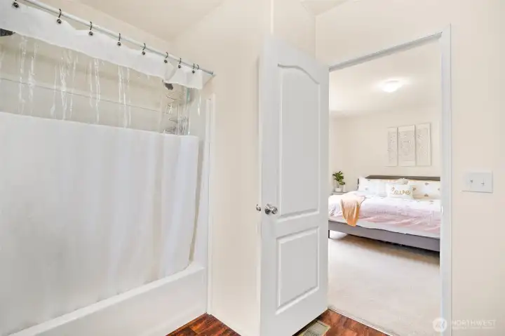 Full bathroom with a layout that works.