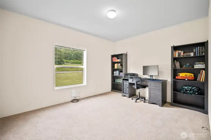 Flex space with room to work or create.