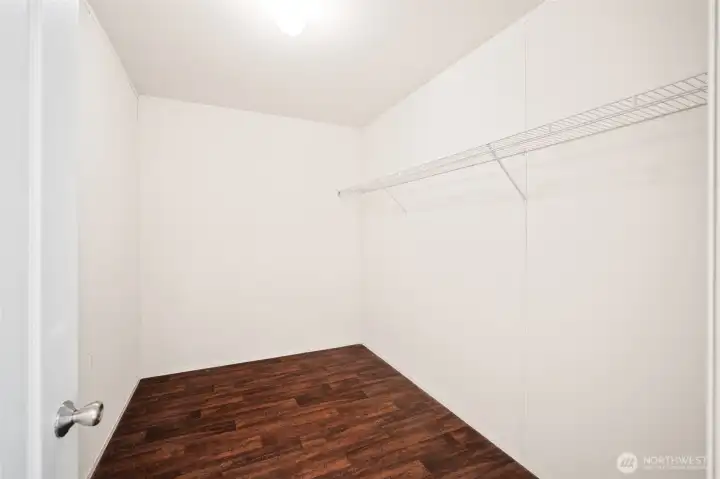 Large primary ensuite walk in closet.