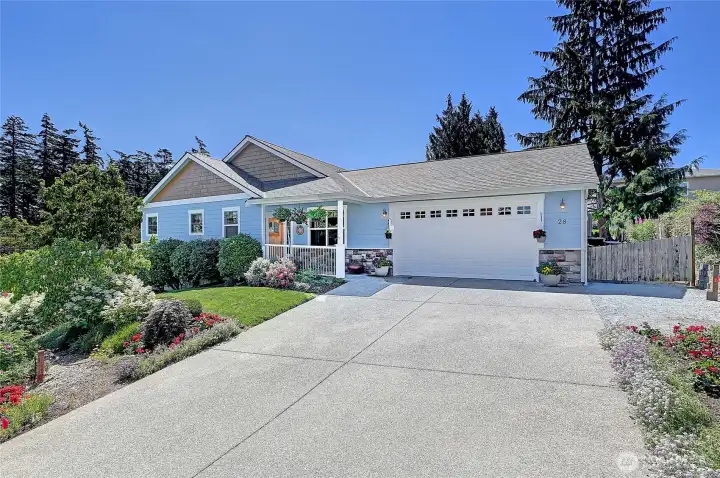Well Maintained and Private Setting~ Well Maintained and Private Setting~