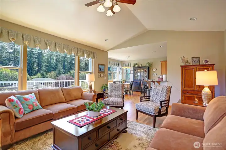 Vaulted Ceilings and Open, Flowing Floorplan~ Vaulted Ceilings and Open, Flowing Floorplan~