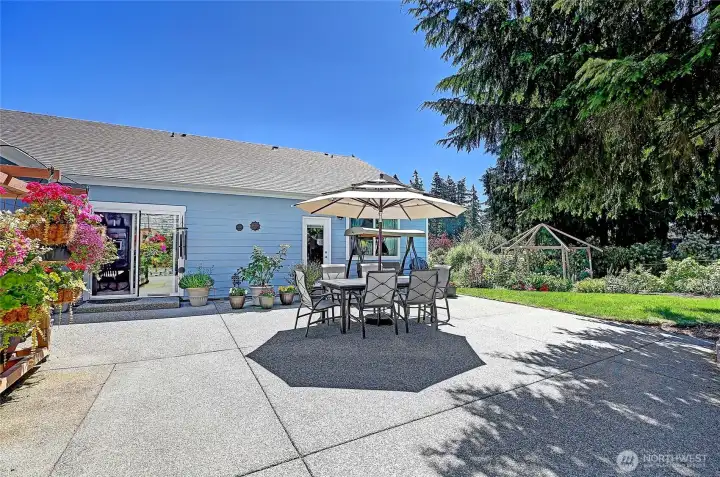 Absolutely Spectacular Outdoor Living Space wired for Hot Tub~ Absolutely Spectacular Outdoor Living Space wired for Hot Tub~