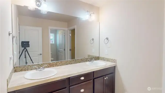 Primary ensuite bath w/double vanity and lots of cabinet space!