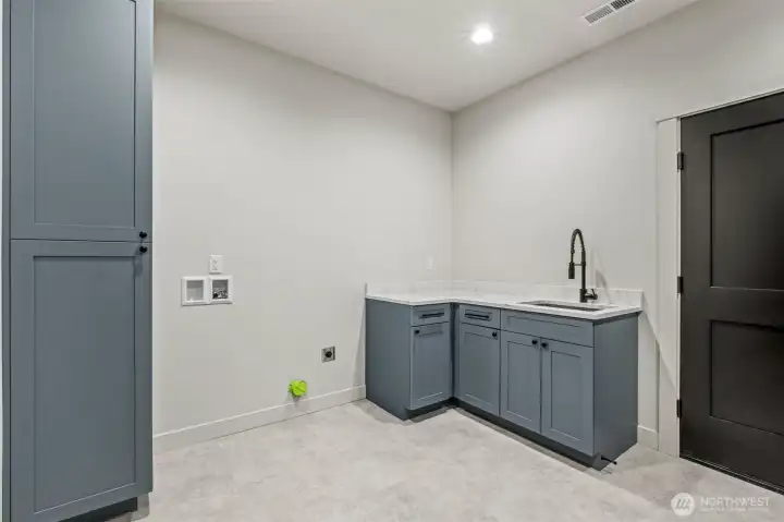 Living made easy and convenient with this spacious laundry/mud room