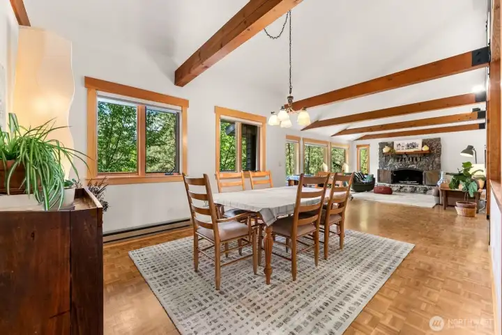 Light bright Dining room area is spacious. Hardwood floors. Nice for gatherings and dinners with friends and guests.