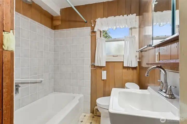 Main level full bath.