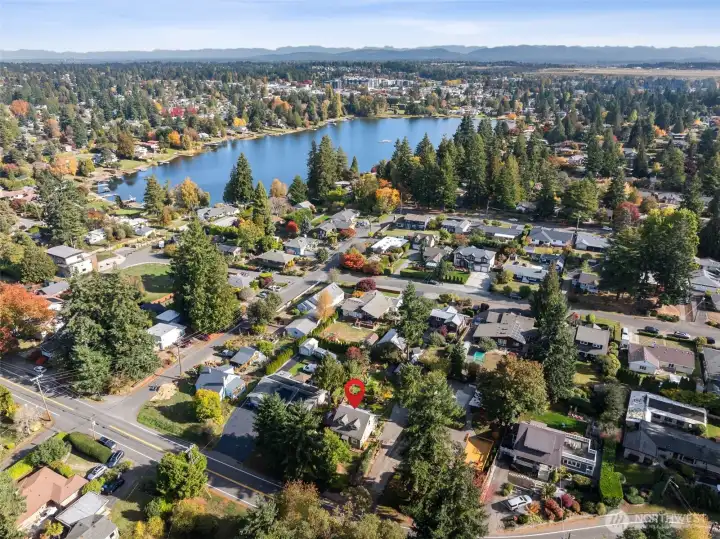 Aerial showing proximity to Lake Burien.