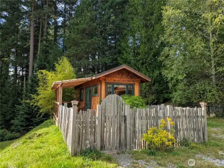 This guest studio has a vacation rental permit. Use it for income or for your own visiting friends and family.