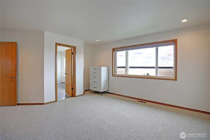 Spacious, view Primary Suite