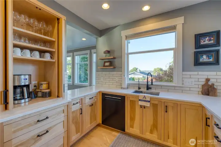 Ahh...so nice.  What a pleasing kitchen.